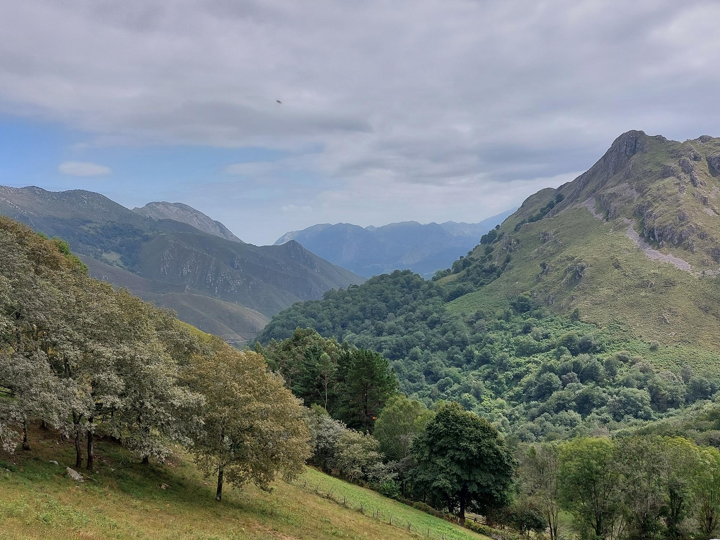 Spain NW Picos de Europa, Monfechu, SE from above start, Walkopedia