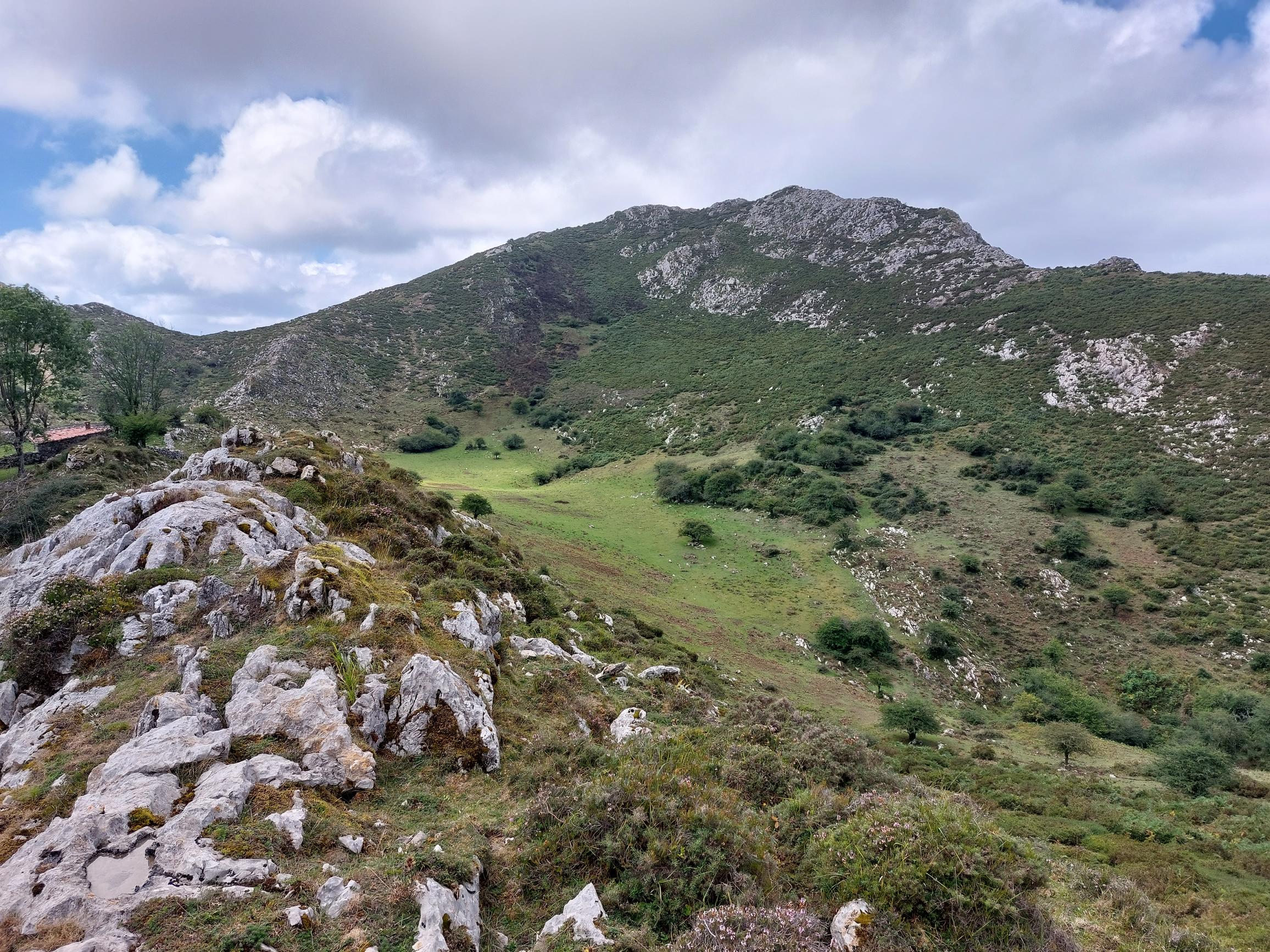 Spain NW Picos de Europa, Monfechu, Mofechu from high pastures, Walkopedia