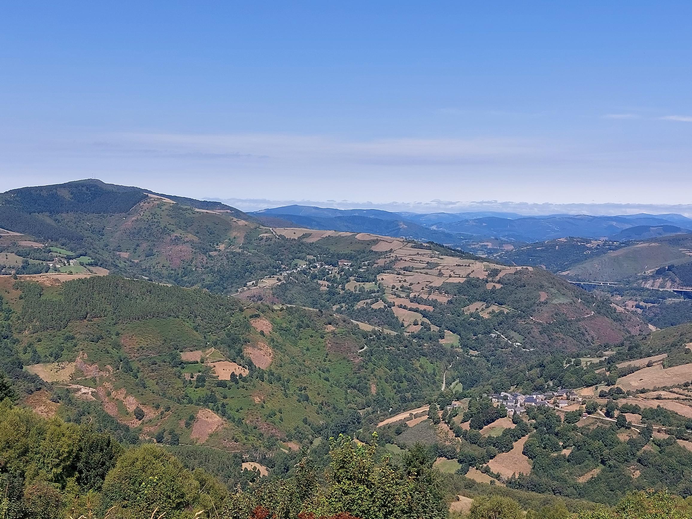 Looking north from O C - © William Mackesy O Cebreiro: Looking north from O C - © William Mackesy