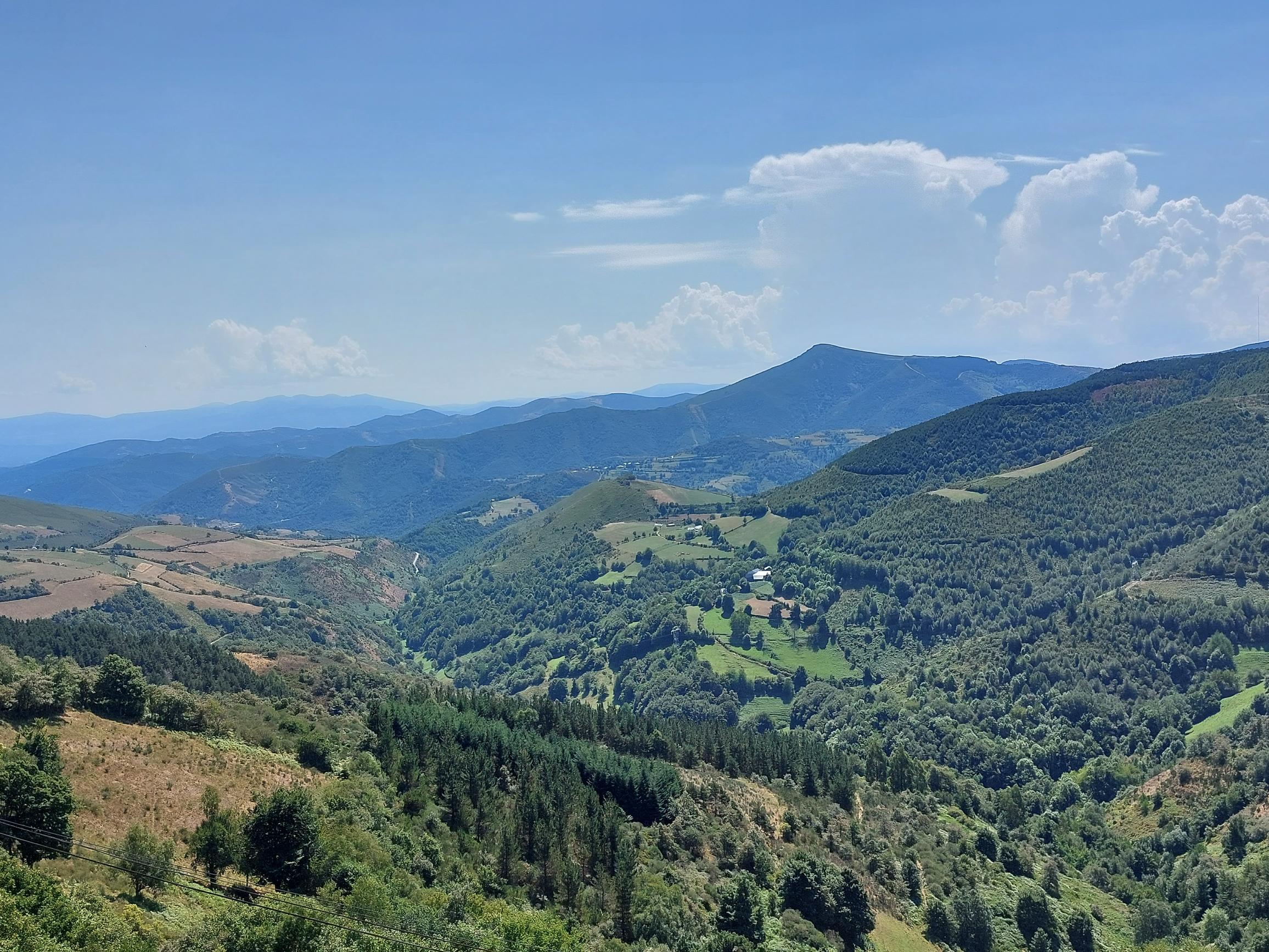 Spain NW Galicia, O Cebreiro, Looking south from O C, Walkopedia