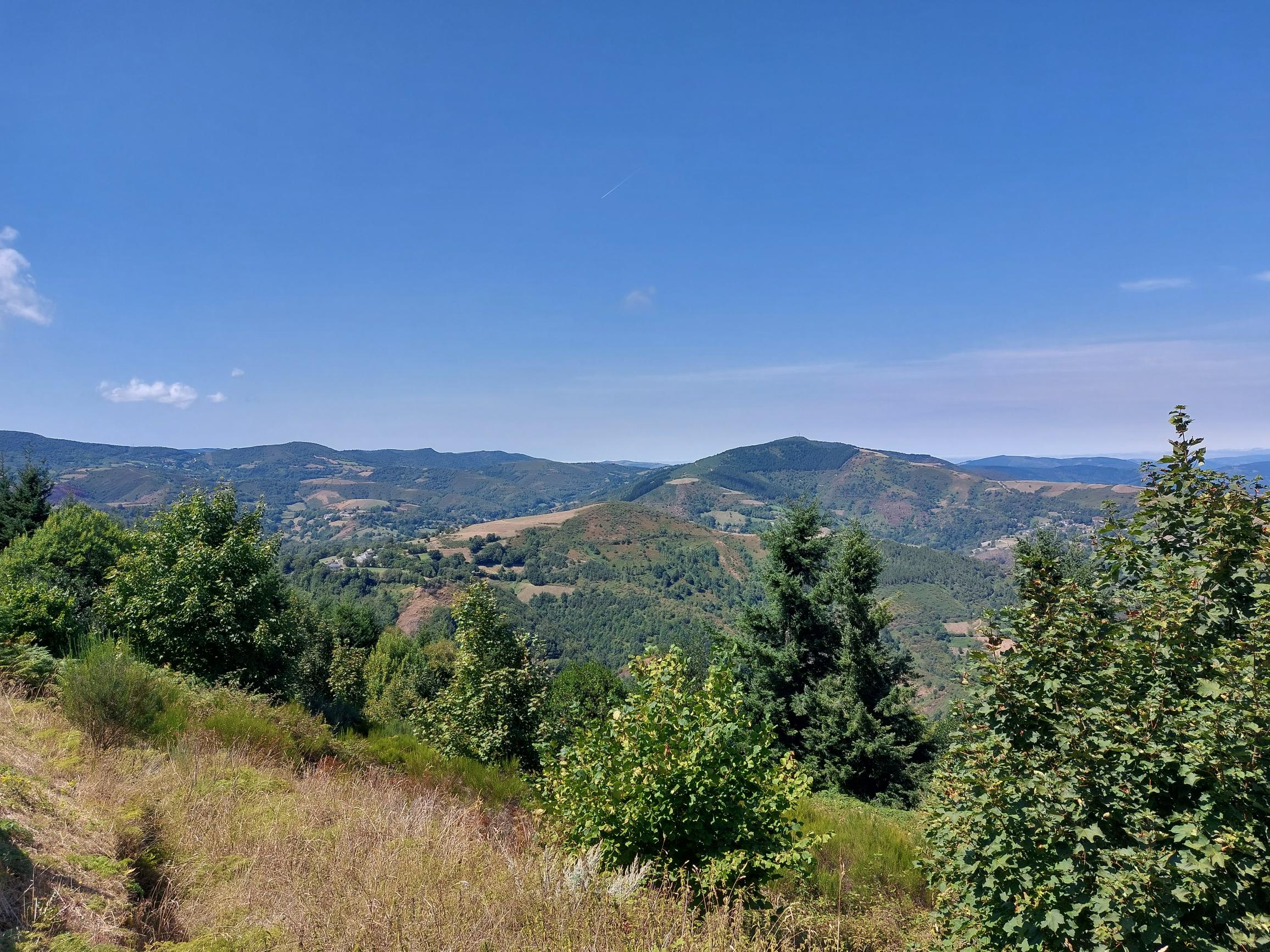 Spain NW Galicia, O Cebreiro, West from  OC, Walkopedia