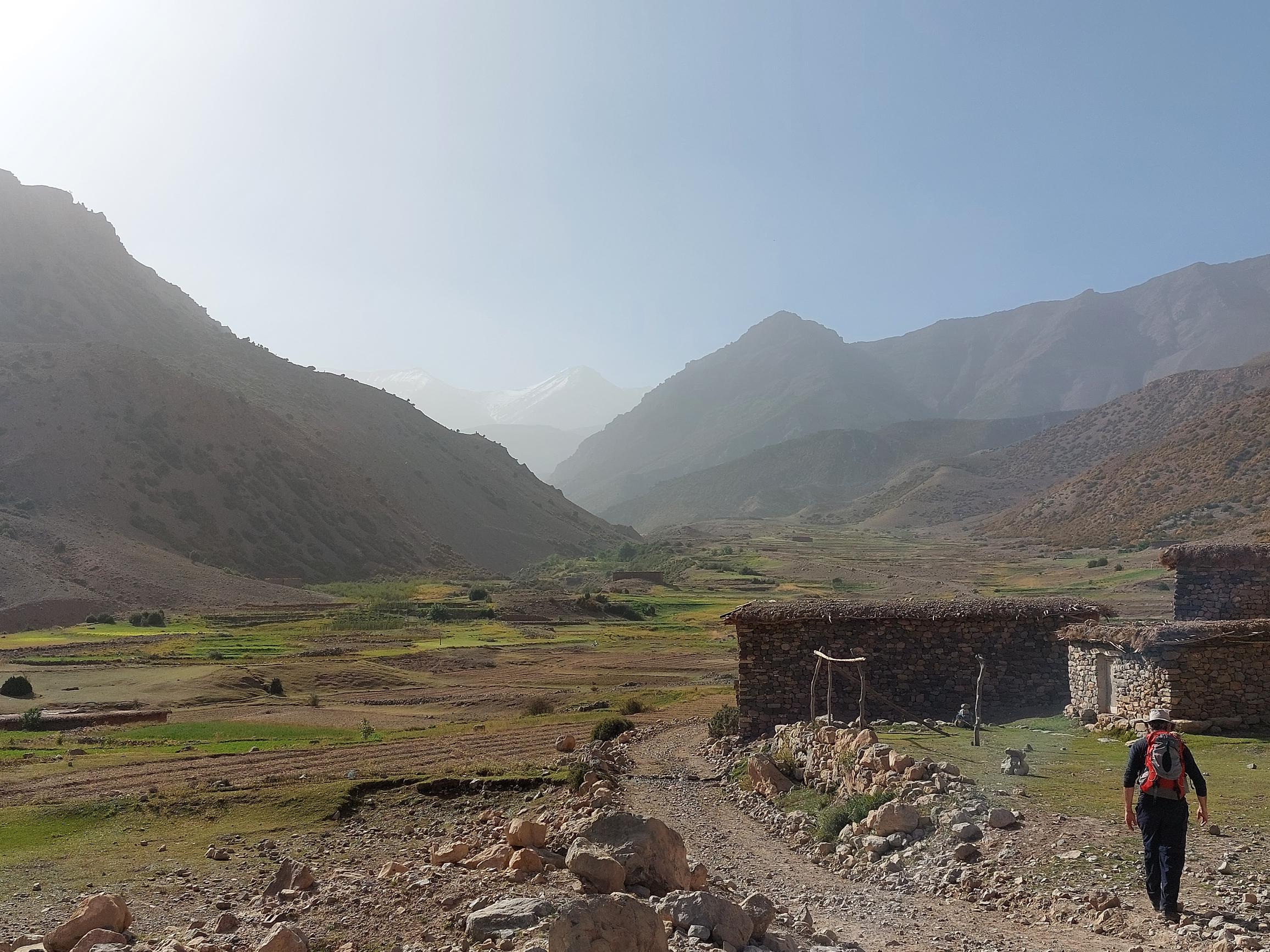 Morocco High Atlas MGoun, MGoun Traverses and Circuits, Day 1,6 Wide upper Arouss valley, Walkopedia