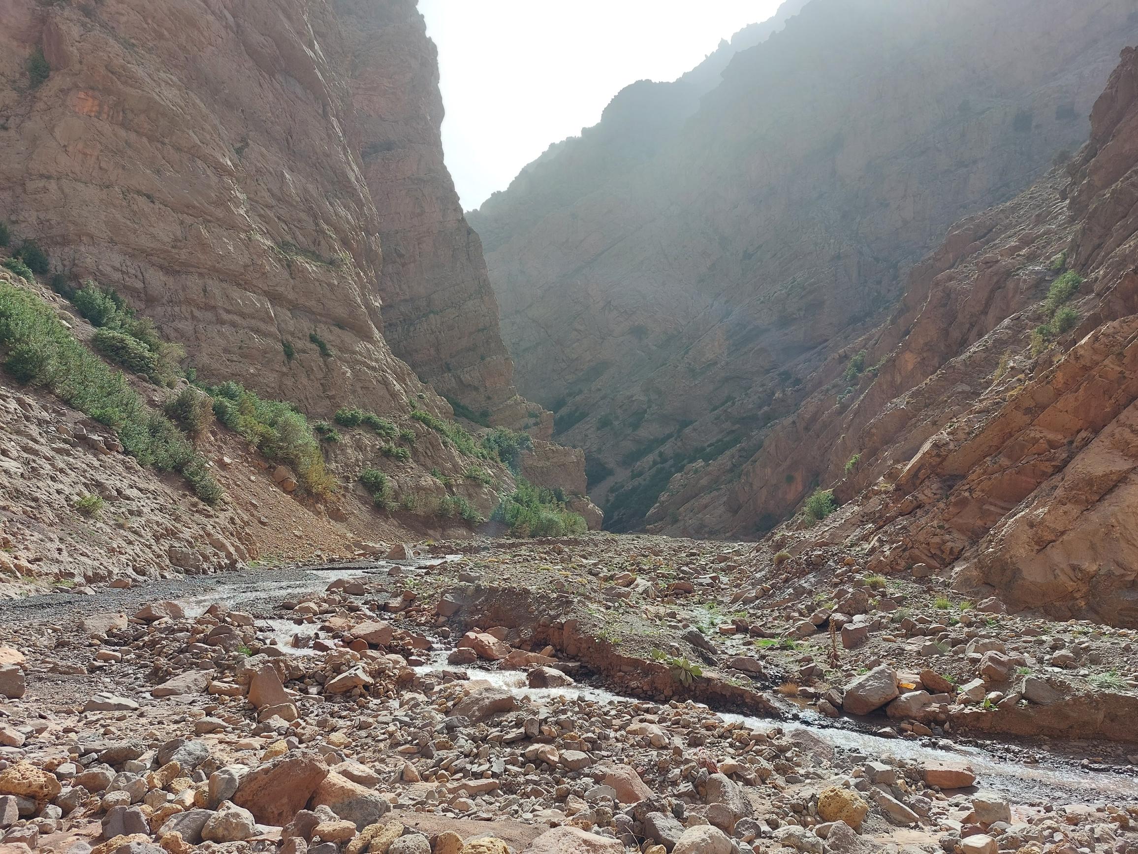 Morocco High Atlas MGoun, MGoun Traverses and Circuits, Day 1,9 Arouss gorge, Walkopedia