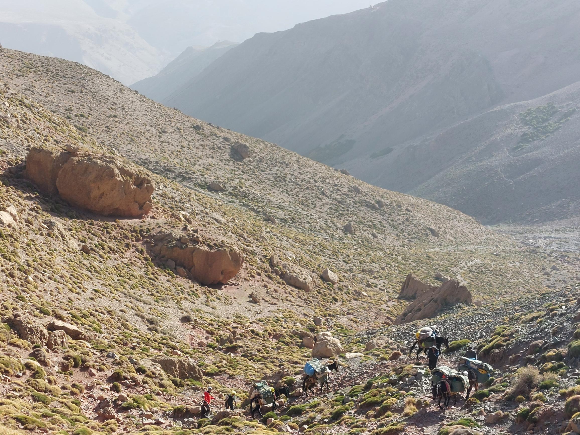 Morocco High Atlas MGoun, MGoun Traverses and Circuits, Day 2,2 Approaching first col, Walkopedia