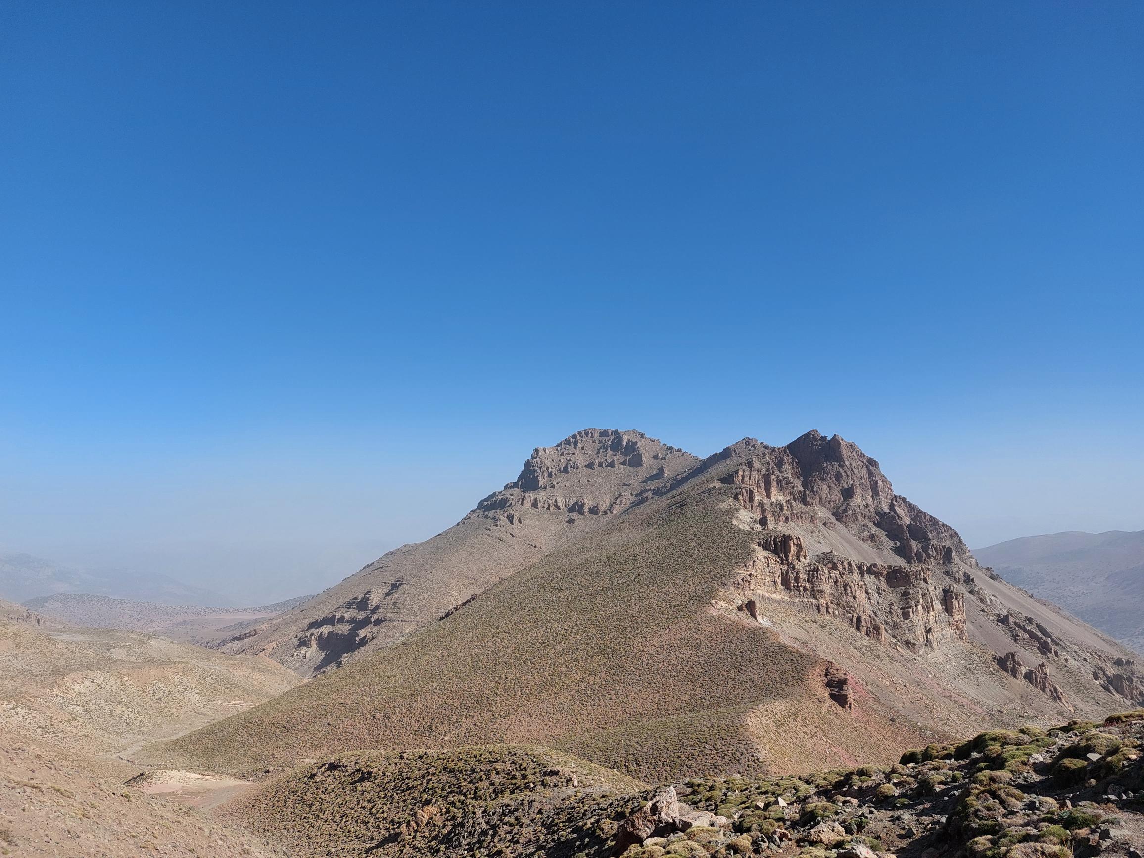 Morocco High Atlas MGoun, MGoun Traverses and Circuits, Day 2,4 Looking back over first col, Walkopedia