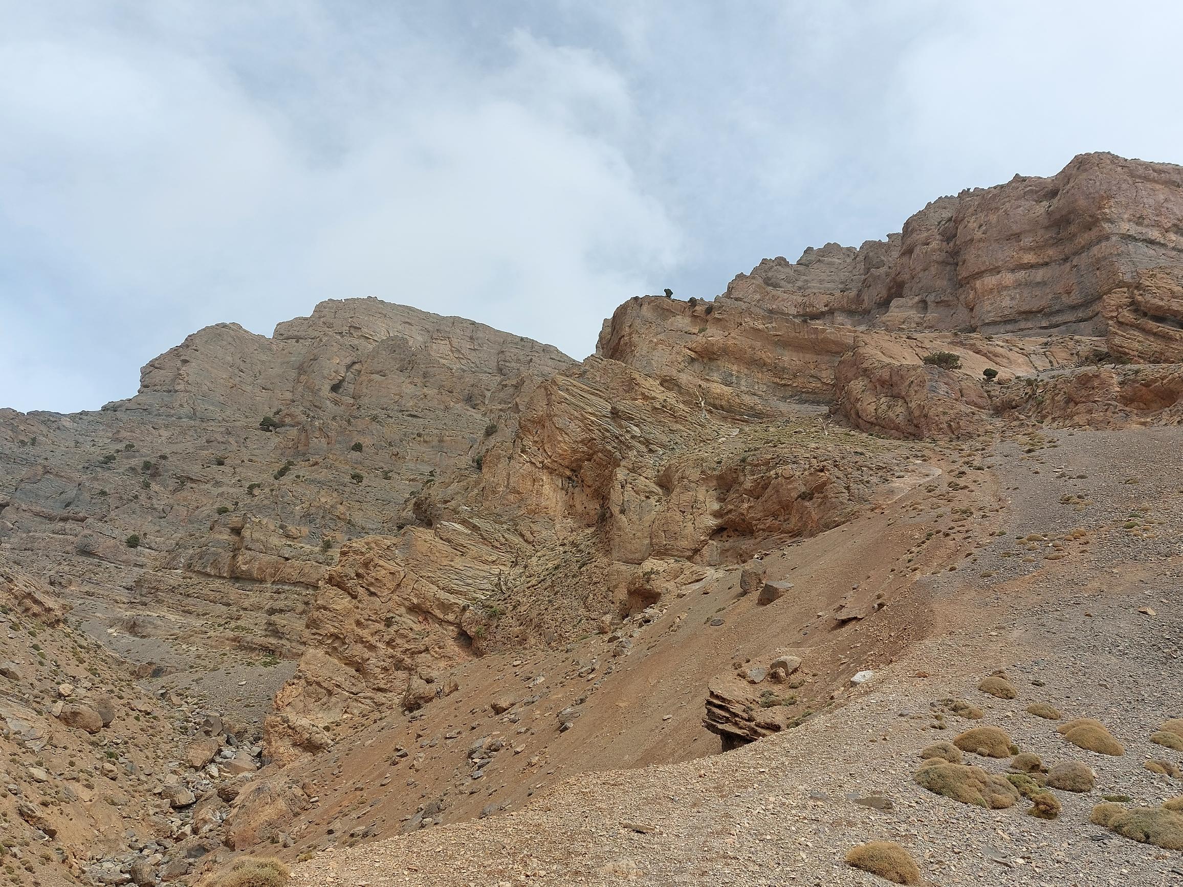 Morocco High Atlas MGoun, MGoun Traverses and Circuits, Day 4, 9 below balcony, Walkopedia