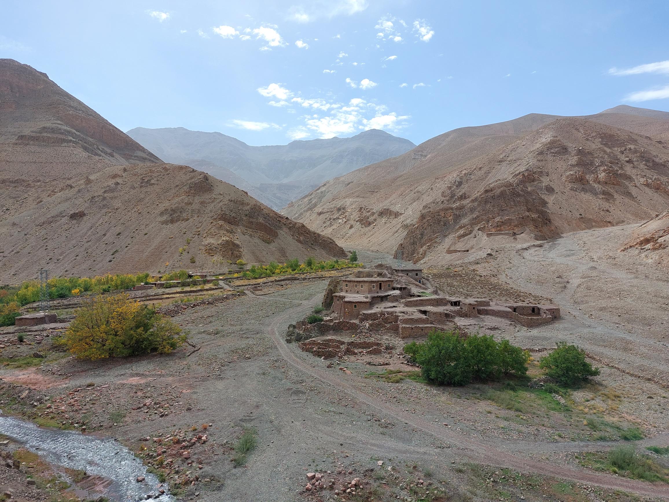 Morocco High Atlas MGoun, MGoun Traverses and Circuits, Day 5,7 Tassaout valley hamlet with 2nd campsite, Walkopedia