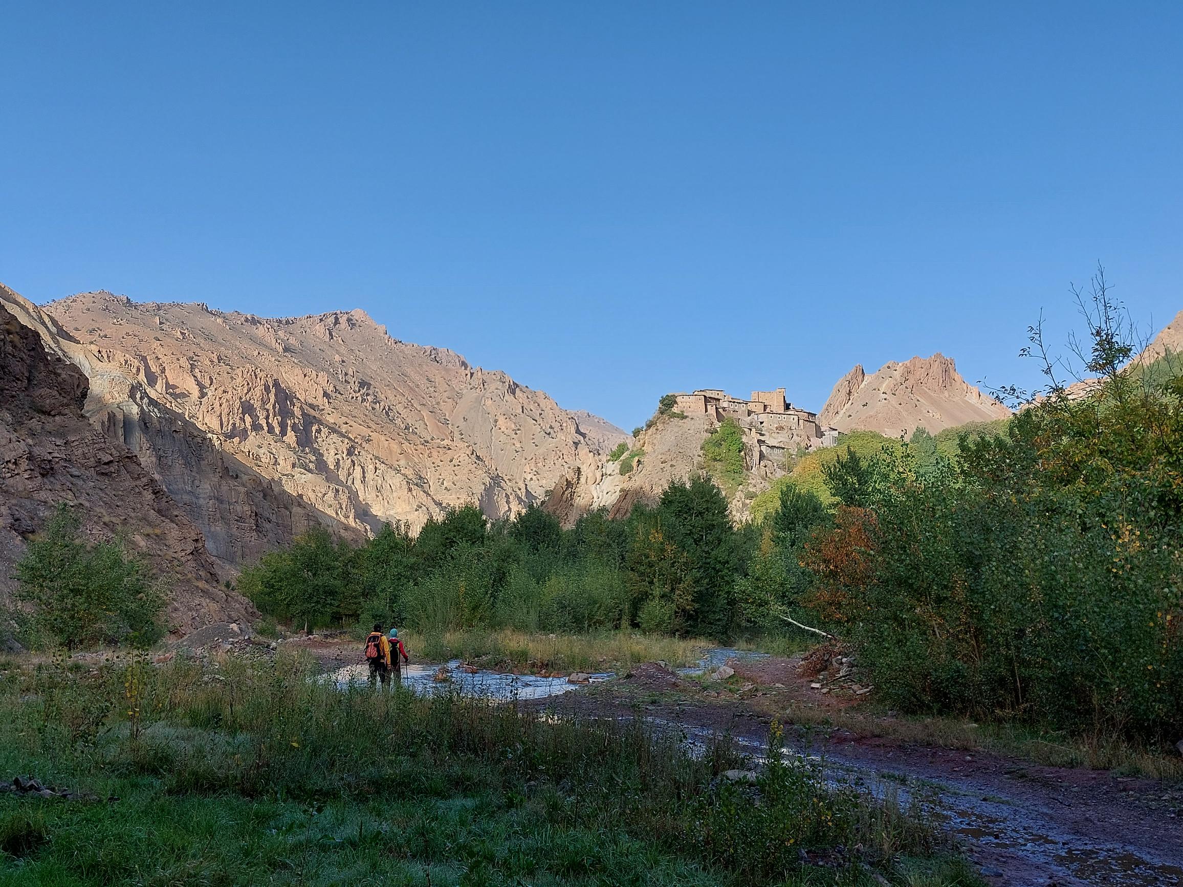 Morocco High Atlas MGoun, MGoun Traverses and Circuits, Day 6,2 Track along Tassaout valley bottom, Walkopedia