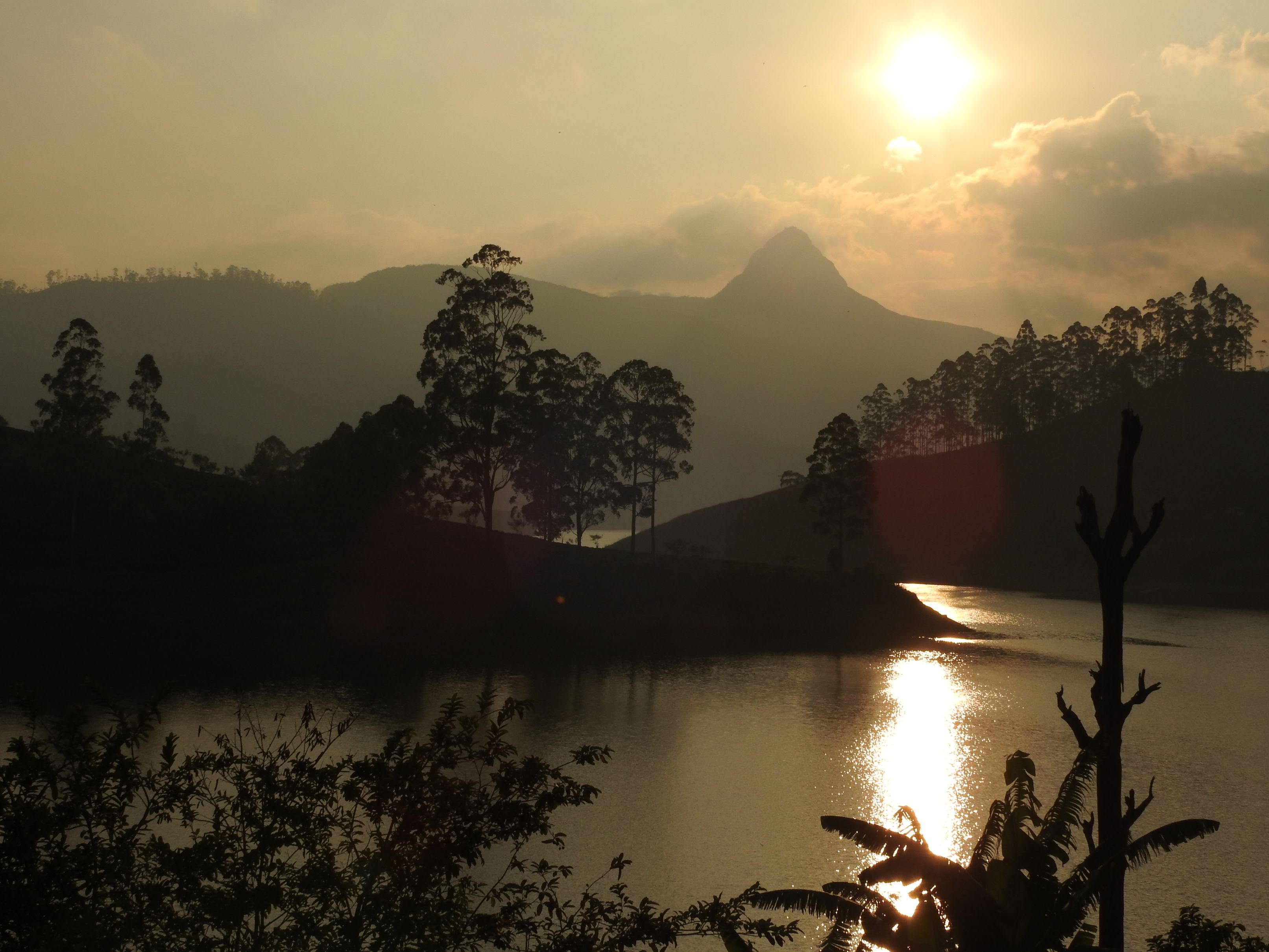 Sri Lanka Central Highlands, Adams Peak, Sunset behind Adams Peak, Walkopedia