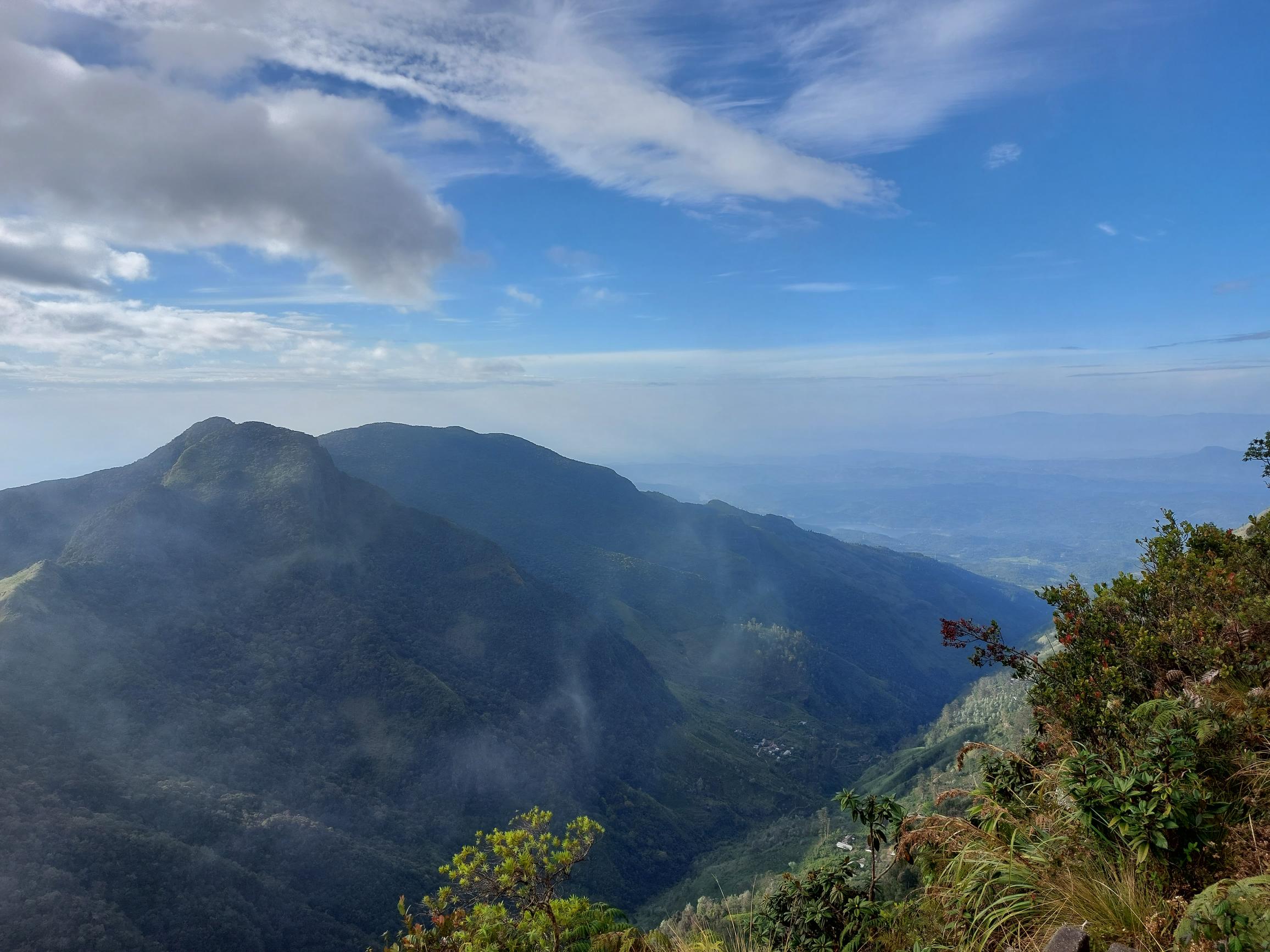 Sri Lanka Central Highlands,  Horton Plains and World's End, Little World's End, Walkopedia