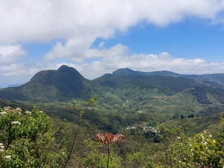 Sri Lanka Central Highlands, Kandy area, Knuckles, view from southern end, Walkopedia