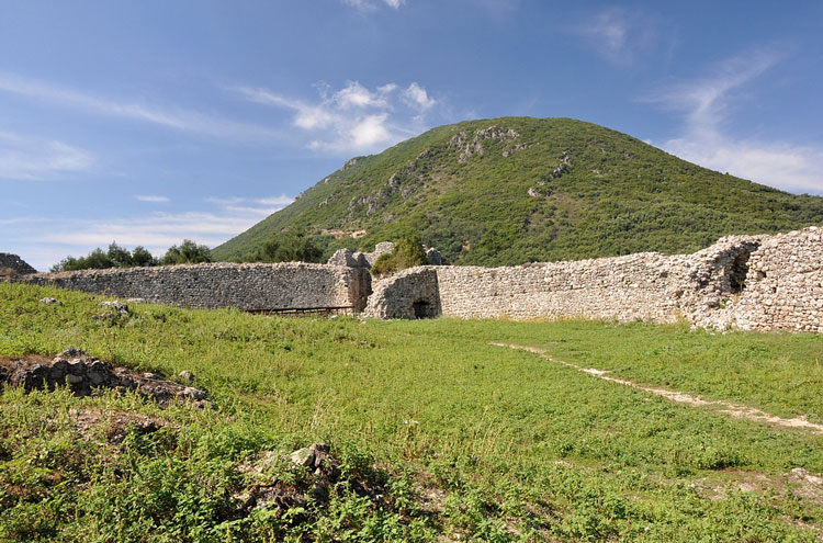 Greece Corfu, Corfu Trail, Gardiki Castle, Walkopedia