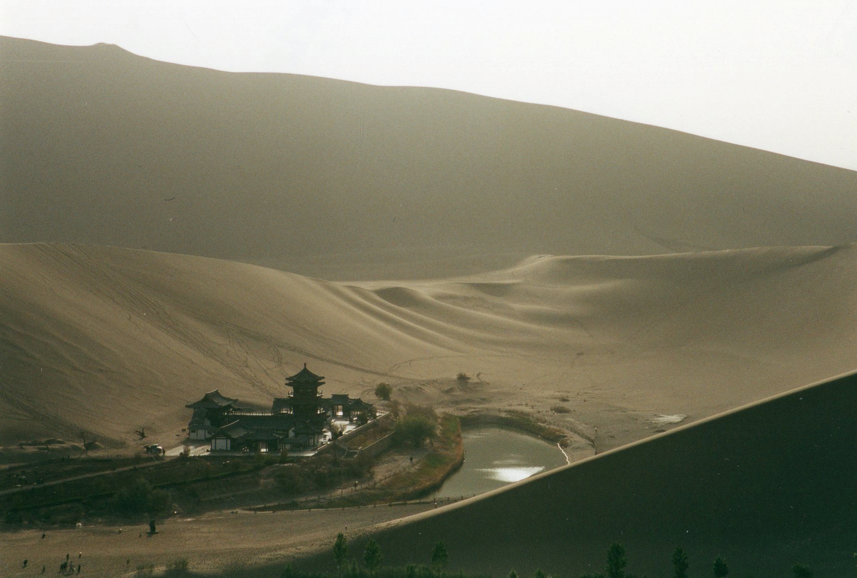 China North-west Gansu, Mingsha Dunes, Dunhuang, Oasis, Walkopedia