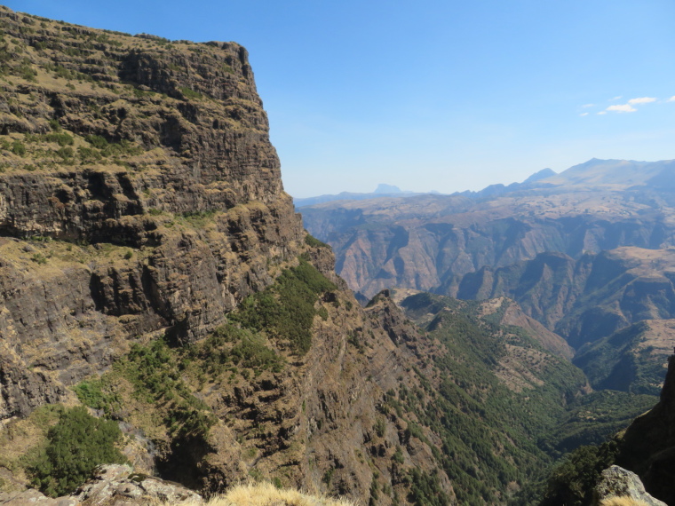 Ethiopia Simien Mts, Simien Mountains, Imet Gogo from below near chasm, Walkopedia