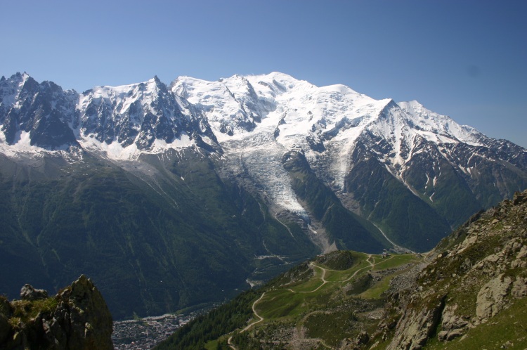 France Alps Mt Blanc Area, Tour of Mt Blanc , Mt Blanc From Aiguilles Rouges, across Chamonix valley, Walkopedia