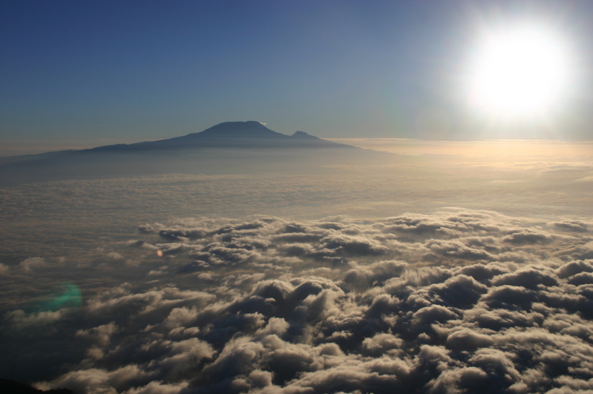 Mt Meru - Kili - ©William Mackesy... Mt Meru - Kili - ©William Mackesy...