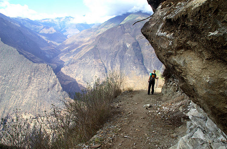 Peru Cuzco/Inca Heartlands Area, Inca Path to Choquequirao, Steep trails down - © From Flickr user Roubicek, Walkopedia