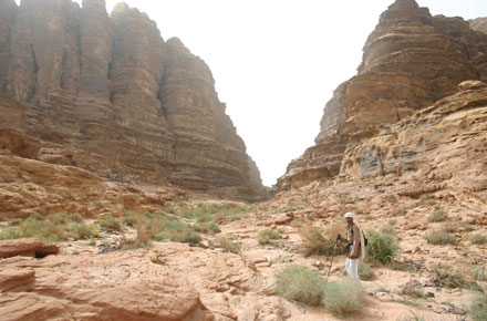 Jordan Wadi Rum, Wadi Rum, Wadi Rum - Wadi Siq Makhras, half way up, Walkopedia