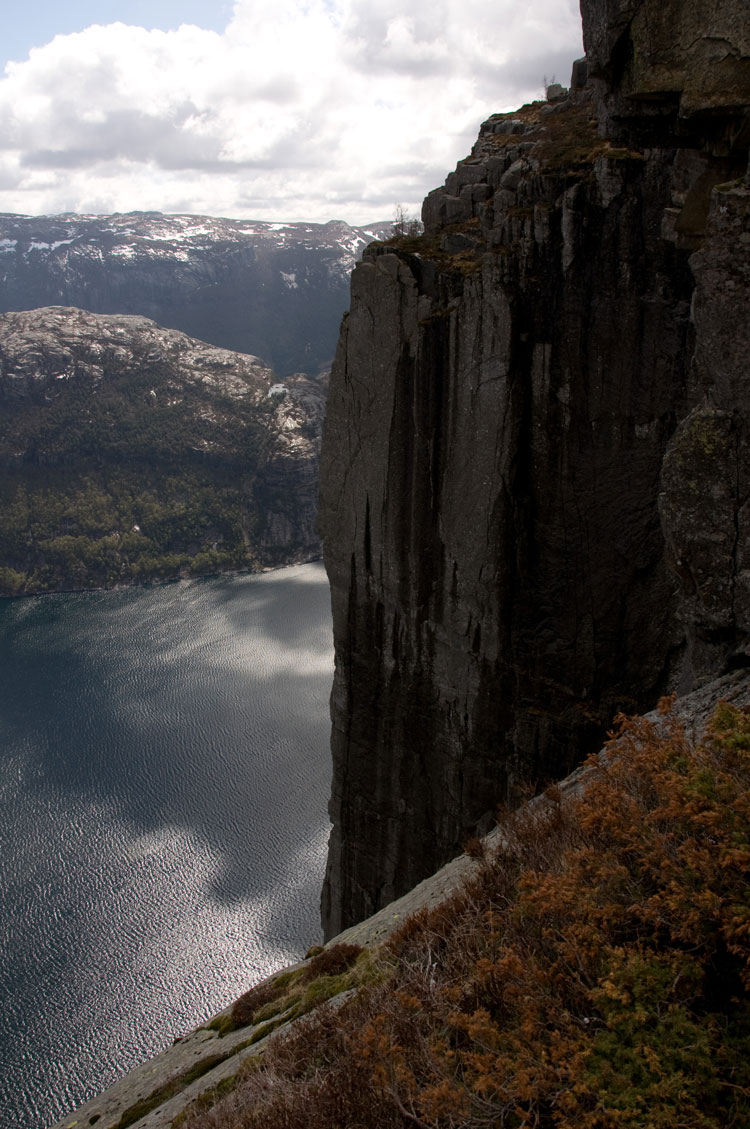 Norway South-west Fjords, Preikestolen, Preikestolen - © From Flickr user L.C.Nottaasen, Walkopedia