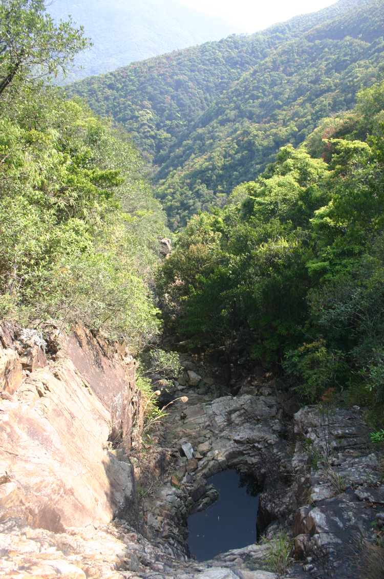 China Hong Kong, Over and Around Mt Violet, Along the storm drain, Walkopedia