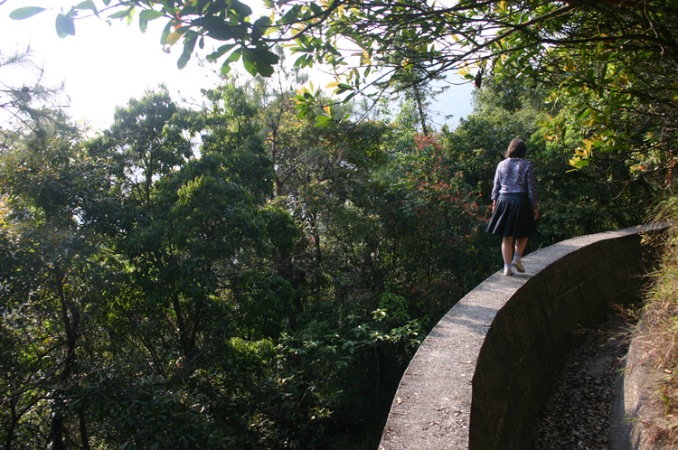 China Hong Kong, Over and Around Mt Violet, Storm drain lip, Walkopedia