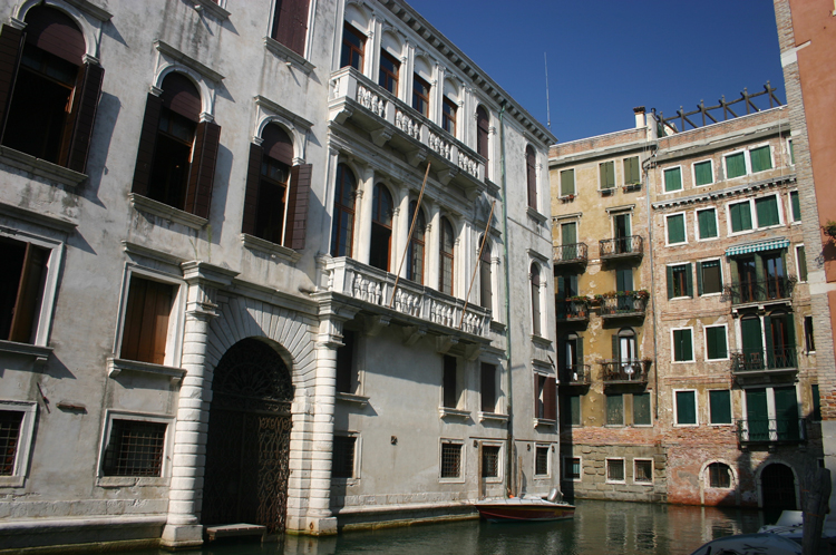 Italy, The Arsenale to the Salute, Venice, Palazzo Grimani, Walkopedia