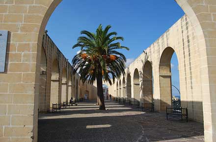 Valletta: Valletta -  - © flikr user Sbisolo