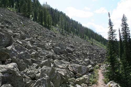 USA Western: Yellowstone NP, Bechler River and Canyon, Bechler River Canyon and Trail - Volcanic Rocks and Huckleberries, Walkopedia