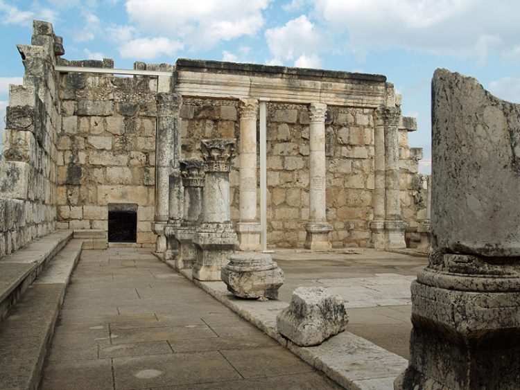 Israel, Jesus Trail, Jesus Trail - Ruins of the Capernaum synagogue, Walkopedia