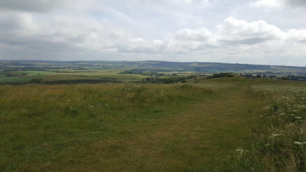 United Kingdom England, The Ridgeway, East from Ivinghoe Beacon, Walkopedia