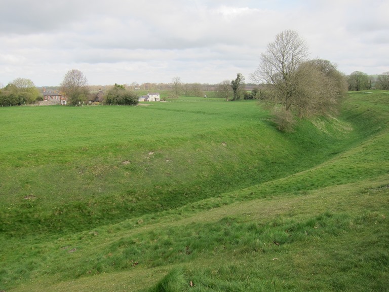 United Kingdom England, The Ridgeway, Avebury great ditch, Walkopedia