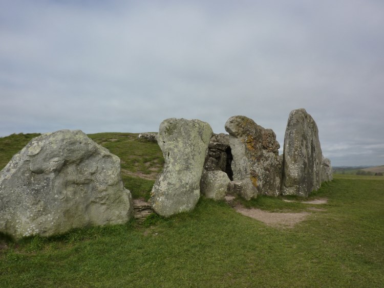 United Kingdom England, The Ridgeway, West Kennet long barrow, Walkopedia