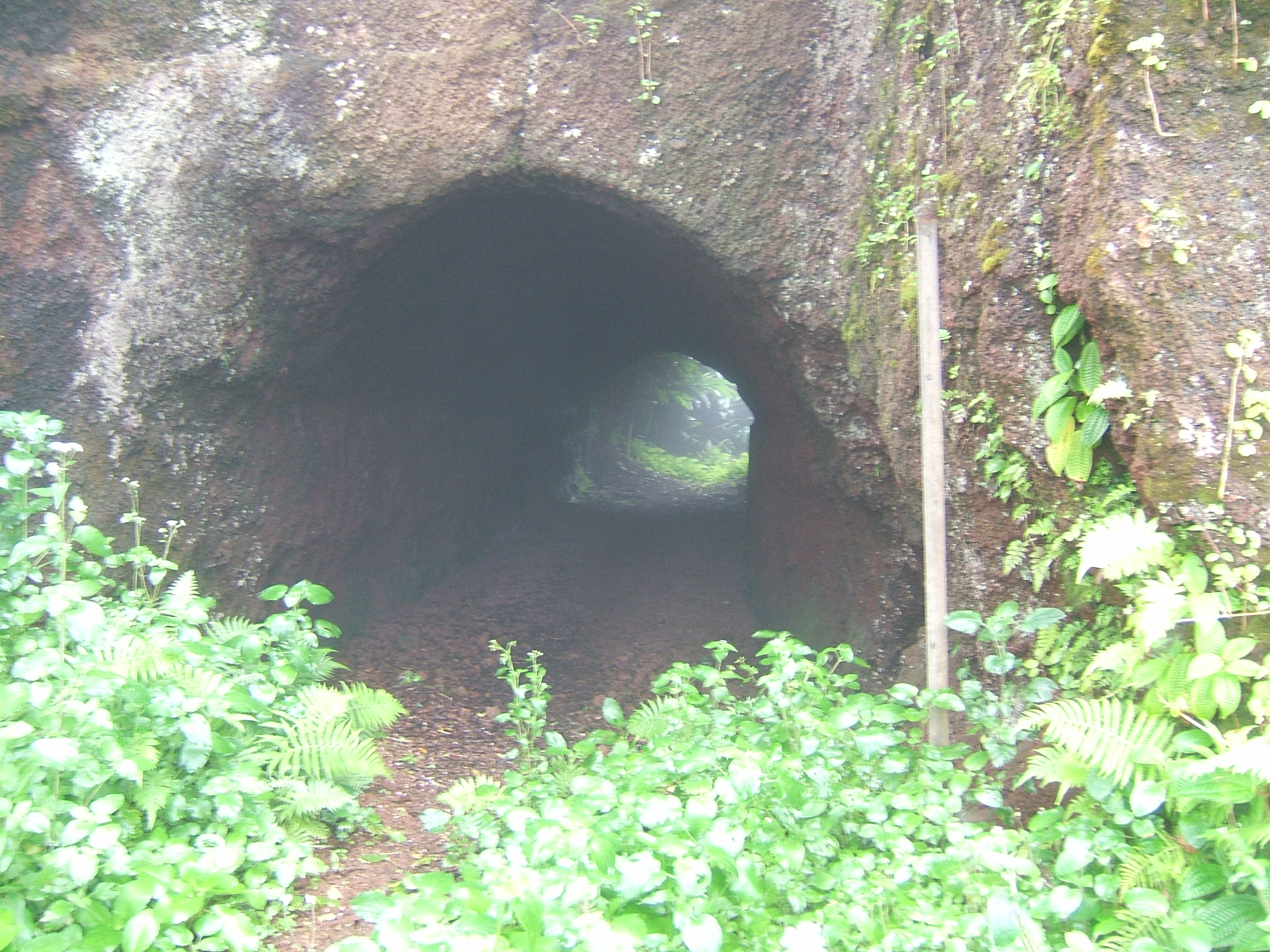 Ascension Island, Elliott's Path, A tunnel through the volcanic rock, Walkopedia