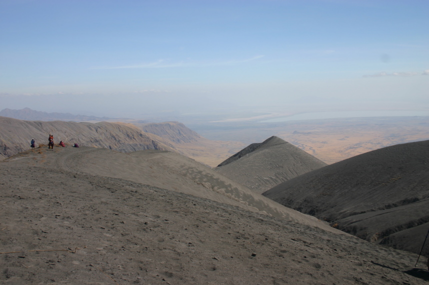 Tanzania, Empakaai toward Natron, Across Lengai's ashfall toward Natron, Walkopedia