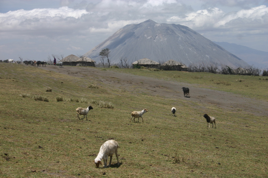 Tanzania, Empakaai toward Natron, Empakaai to Natron, Walkopedia