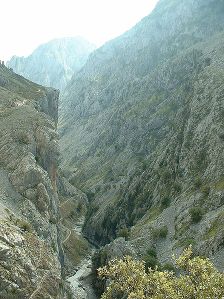 Spain NW Picos de Europa, Cares Gorge (Garganta del Cares), , Walkopedia