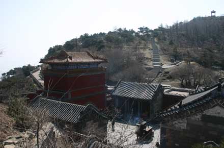 China Eastern Shandong, Tai Shan, Arrival at the Nantian gate, Walkopedia