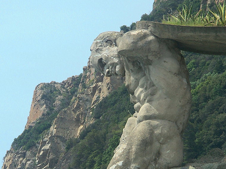 Italy Liguria, Cinque Terre, Cinque Terre - Statua del gigante Monterosso, Walkopedia