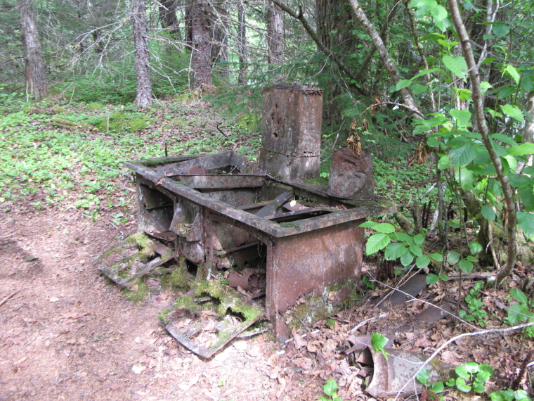 USA Alaska/Yukon, Chilkoot Trail, Cyn City - old stove, Walkopedia