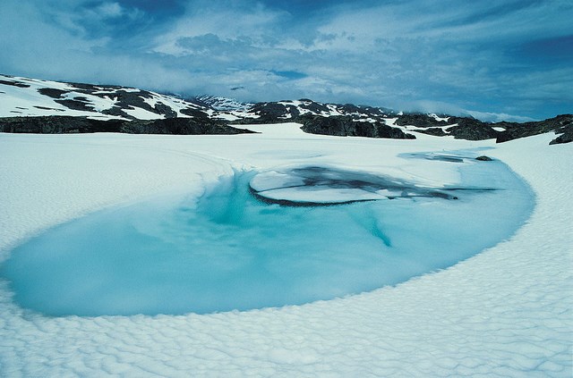 USA Alaska/Yukon, Chilkoot Trail, Chilkoot Trail - a melting lake below Chilkoot Pass, Walkopedia