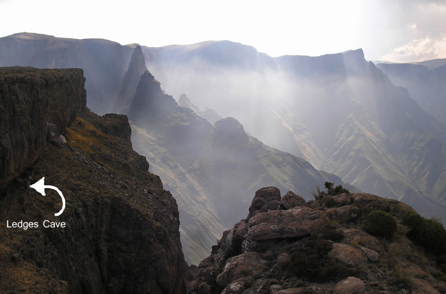 South Africa Drakensberg, North Drakensberg Traverse, Ledges Cave From the escarpment, Walkopedia