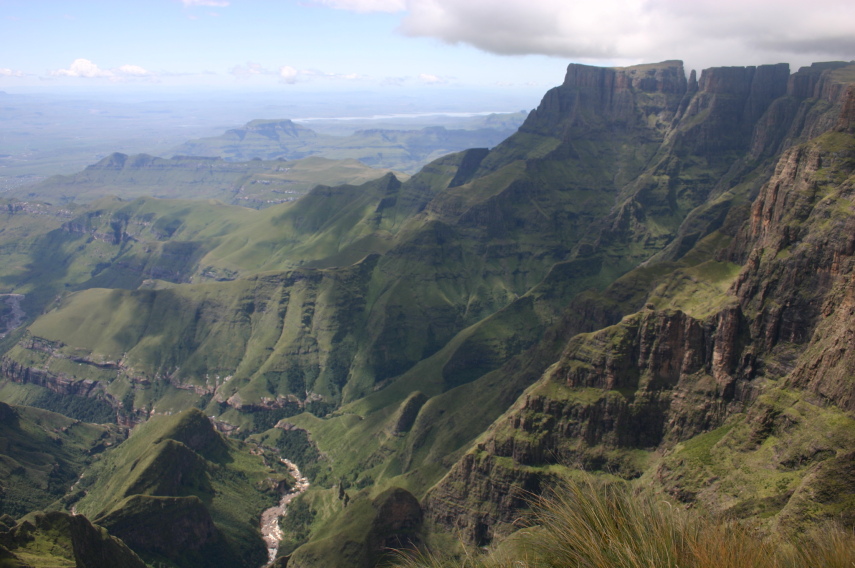 South Africa Drakensberg, North Drakensberg Traverse, from the Amphitheatre, Walkopedia