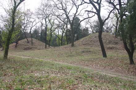 Barrows - ©William Mackesy Kong Lin (Confucian Forest): Barrows - ©William Mackesy