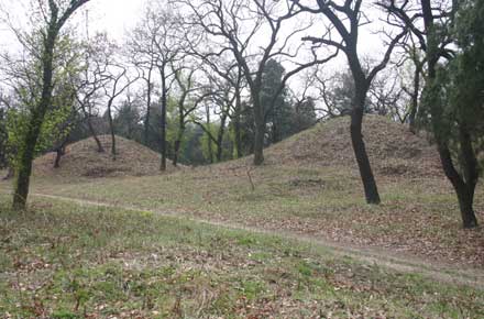 China Eastern Shandong, Kong Lin (Confucian Forest), Barrows, Walkopedia