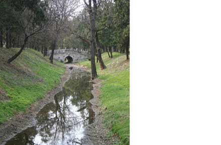 Kong Lin (Confucian Forest)
Bridge to Confucius' Tomb - © William Mackesy