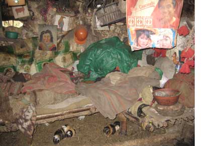 Inside an adobe hut - ©Lorna Dodds Lares Trek: Inside an adobe hut - ©Lorna Dodds