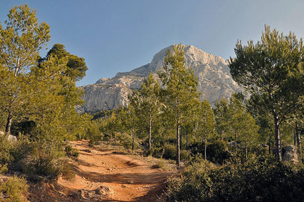 France Provence, Montagne Sainte Victoire (Cezanne's Mountain), Montagne Sainte Victoire Approach, Walkopedia