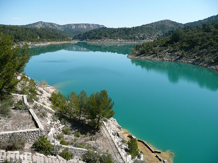 France Provence, Montagne Sainte Victoire (Cezanne's Mountain), Montagne Sainte Victoire Bimont Dam, Walkopedia