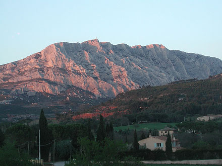 France Provence, Montagne Sainte Victoire (Cezanne's Mountain), Montagne Sainte Victoire Sunset, Walkopedia