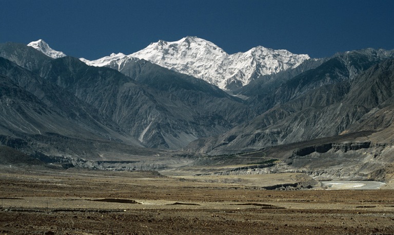 Pakistan, Nanga Parbat, Nanga Parbat - View across Indus and desert plains, Walkopedia